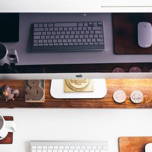 نحن نحقق بقوة أكبر 10 اتجاهات حقيبة في الصيف